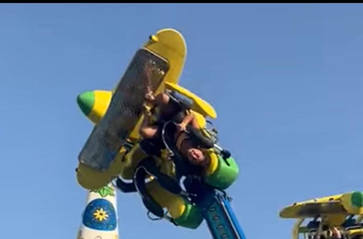 Дети застряли вниз головой на аттракционе в Актау