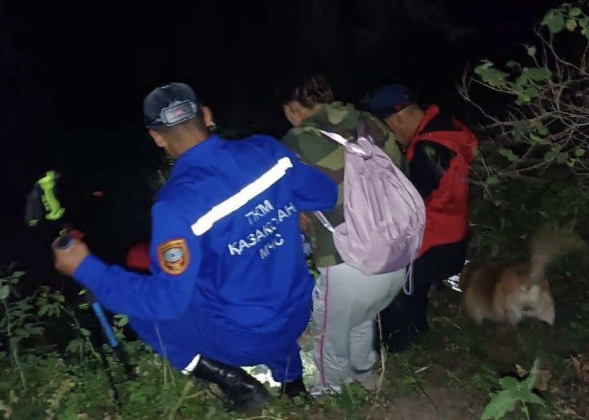 Проморгали указатель: двух туристов пришлось спасать в ущелье Алматинской области