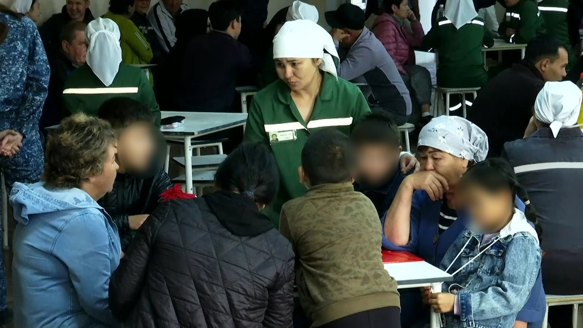 Қызылжардағы әйелдер колониясында жазасын өтеушілер білім күні қарсаңында балаларымен кездесті