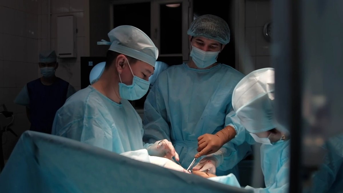 Елордалық дәрігерлер қатерлі ісіктің сирек кездесетін түріне шалдыққан науқасты емдеудің тың тәсілін тәжірибеге енгізді