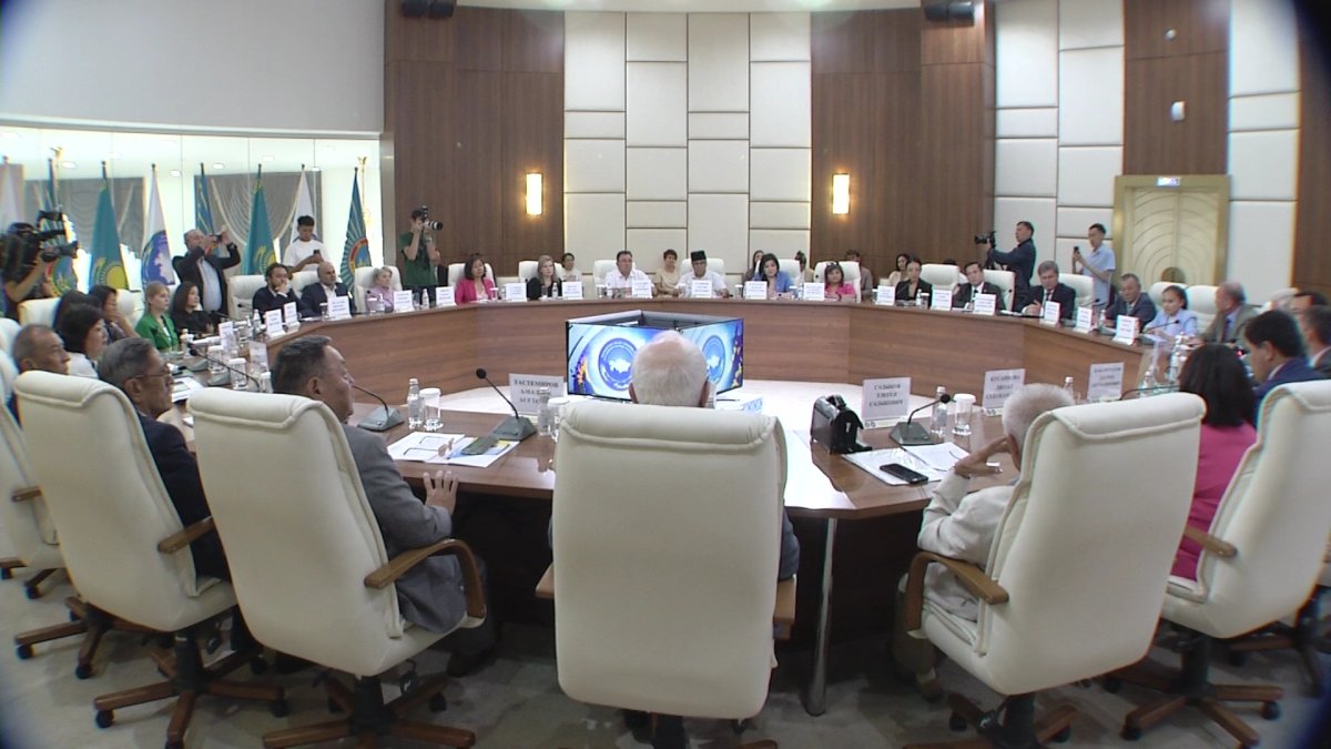 Роль Конституции в жизни казахстанцев обсудили в столичном Доме культуры