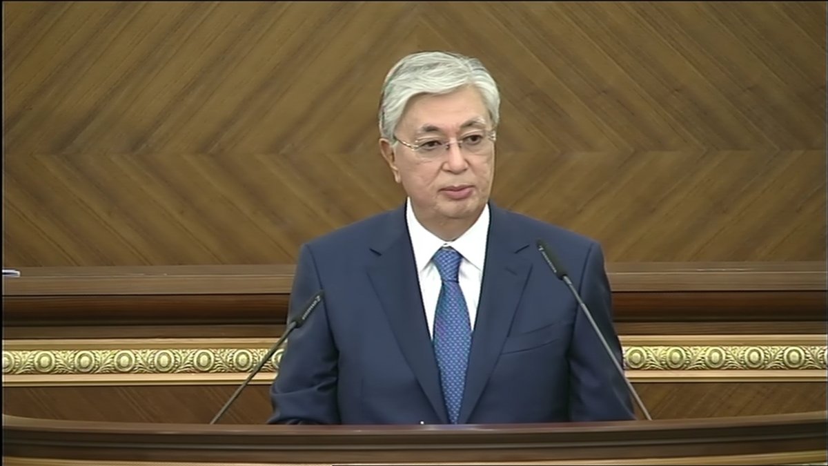 Повышение зарплат и стипендий, «заморозка» пенсионного возраста, легализация авто: как исполняются поручения Президента?