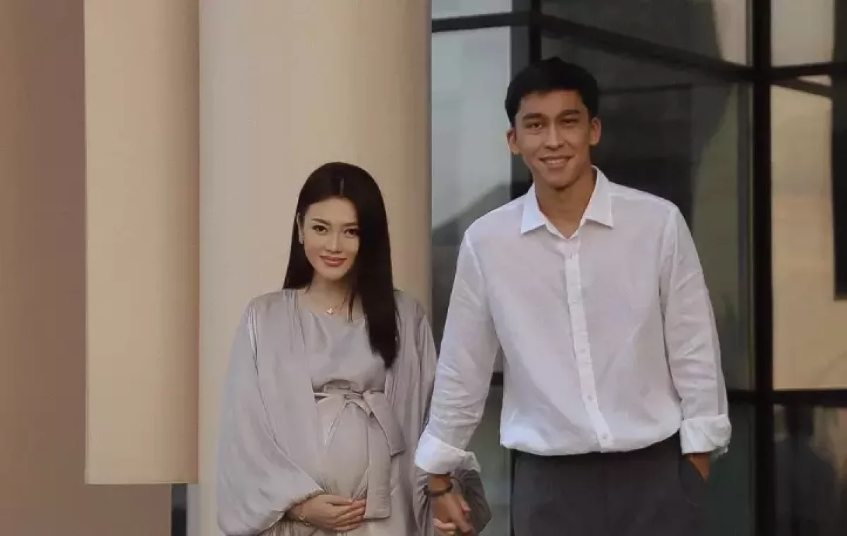 "Райымбекұлы немесе Райымбекқызы". Ерке Есмахан ерекше суретін жариялады