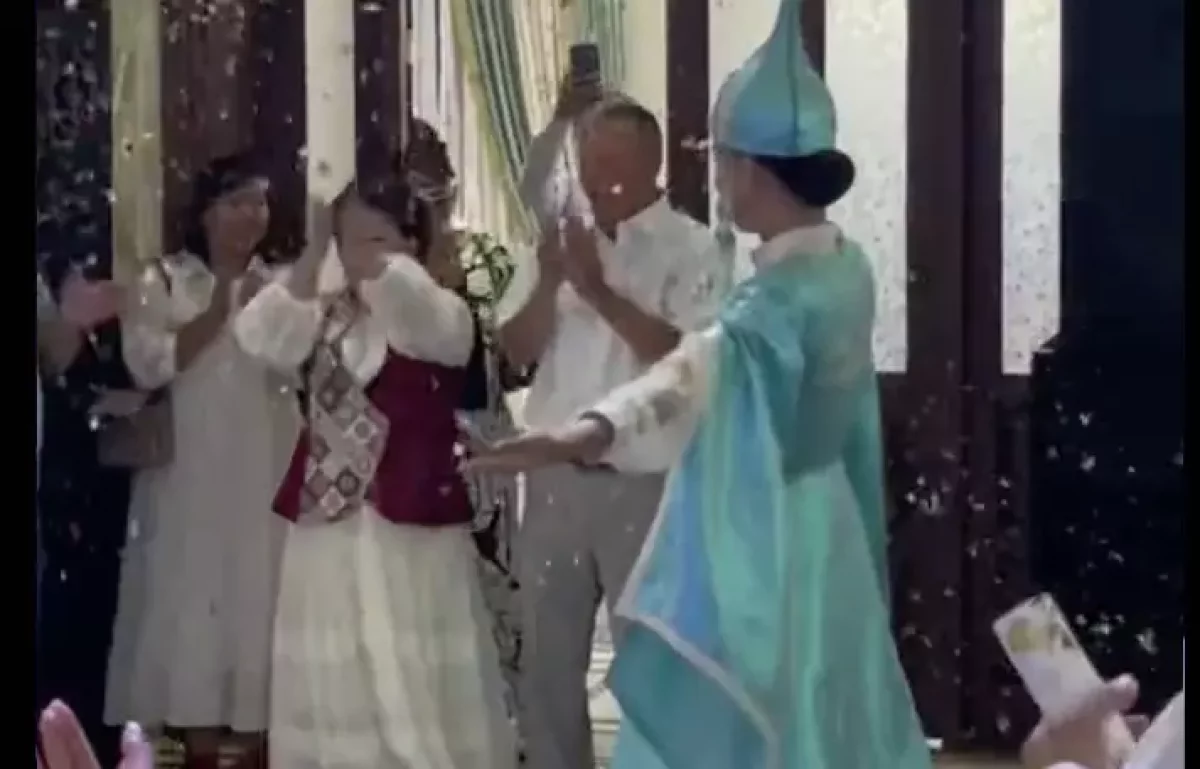 "Керемет, жылап алдым". Әкесіне күтпеген тосынсый жасағандар желіні сүйсінтті