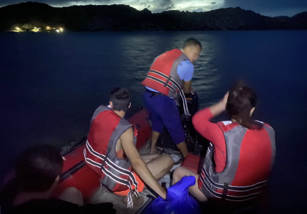 Сёрфингисты не смогли вернуться на берег из-за ветра в ВКО