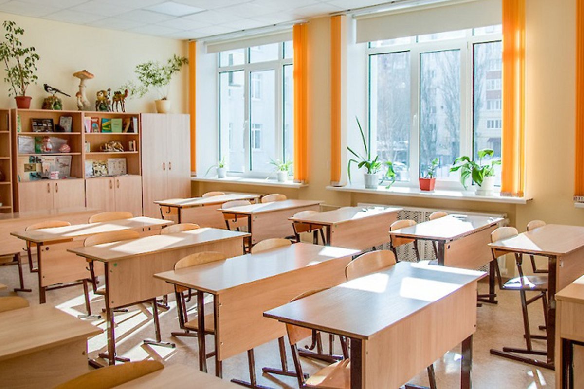 Минпросвещения снизит нагрузку на школьников из-за переноса последнего звонка