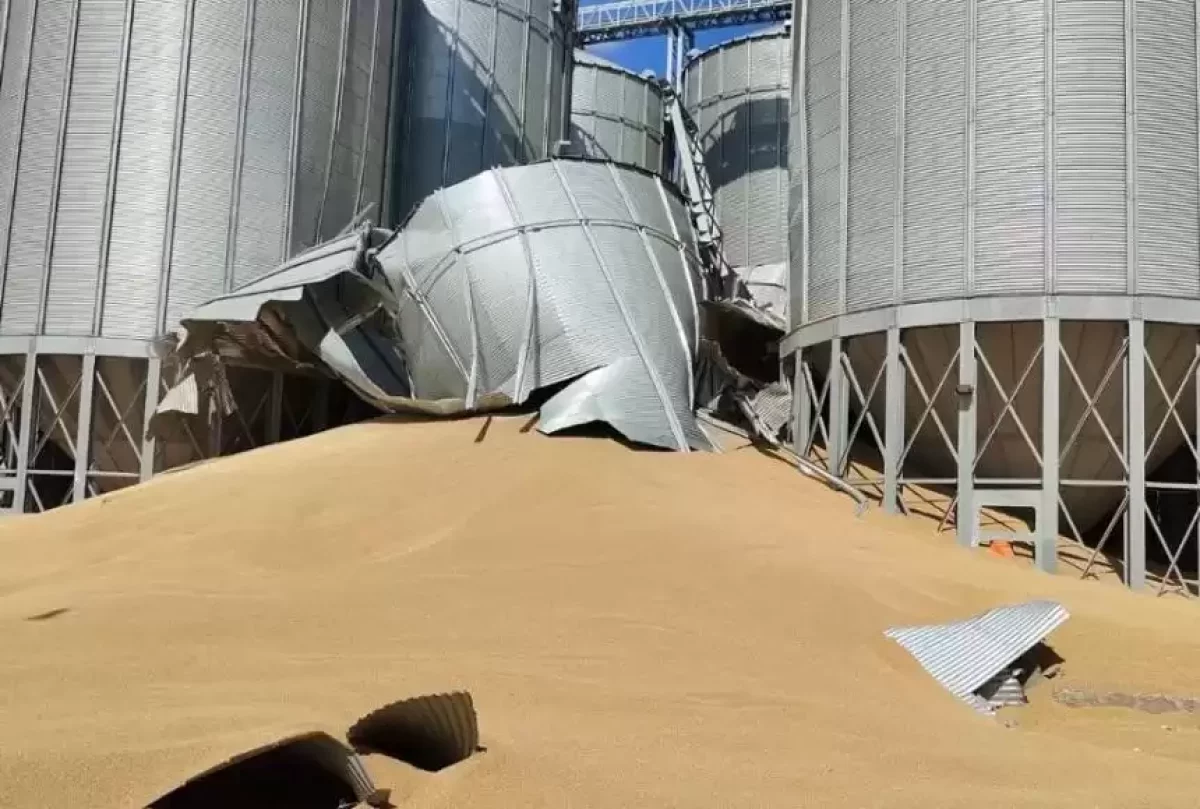 Қостанай облысында екі астық қоймасына жай түсті