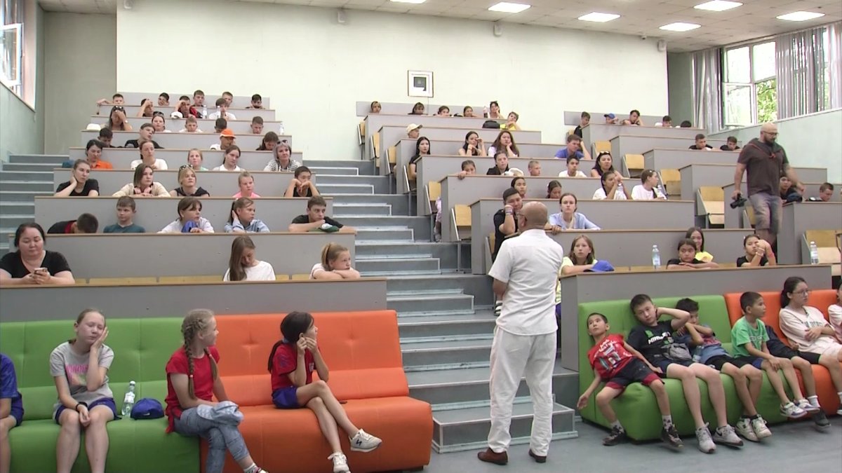 Сто воспитанников казахстанских детских домов посетили Алматы