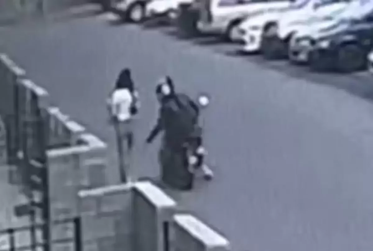 Алматыда қызды қорлаған мопед жүргізушісі 15 тәулікке қамалды