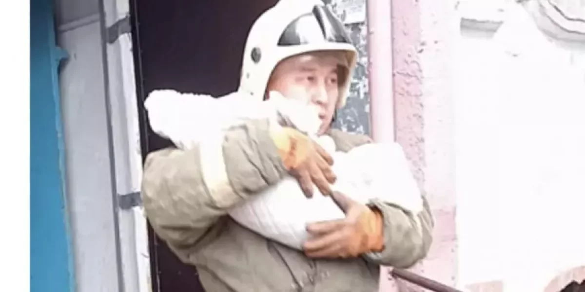 Қостанайда өртеніп жатқан үйден жаңа туған сәби құтқарылды
