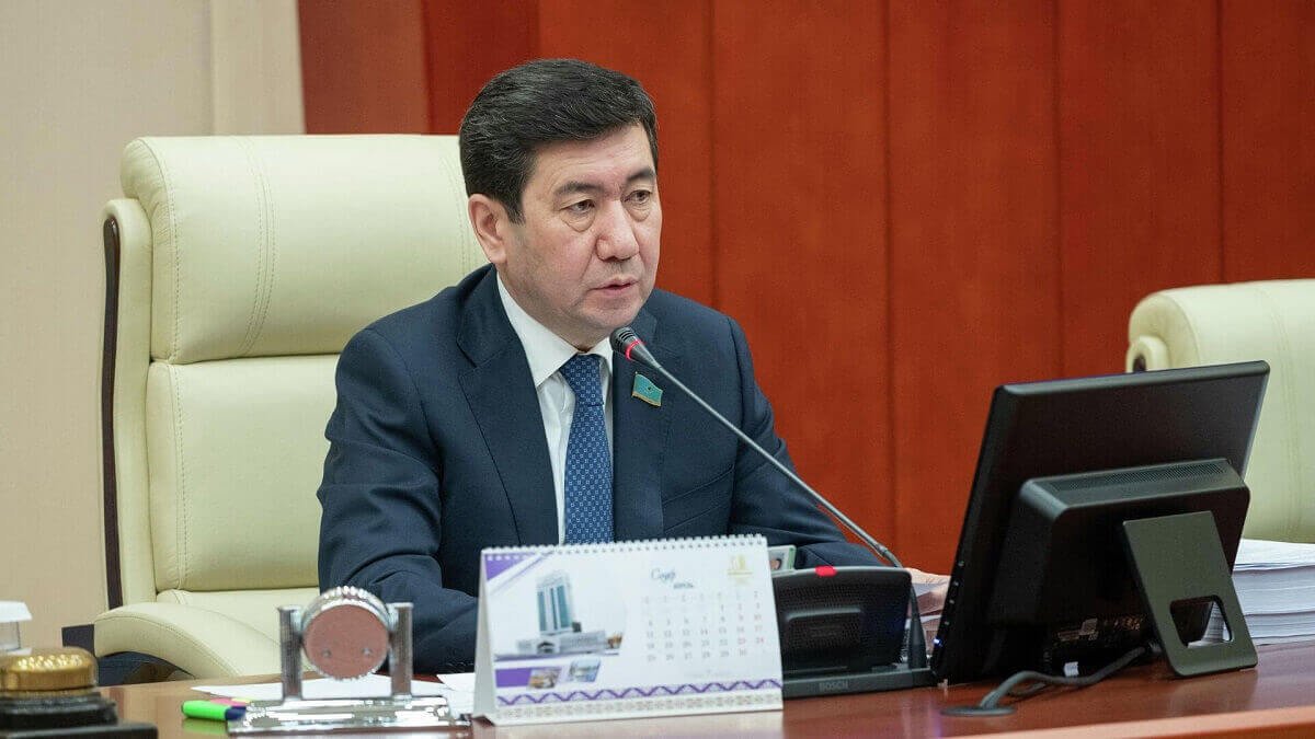 «Алғаш рет Фракция отырысында Президенттің жолдауларының орындалуы жөнінде Премьер-Министрдің ақпаратын тыңдайтын боламыз", - Е.Қошанов.