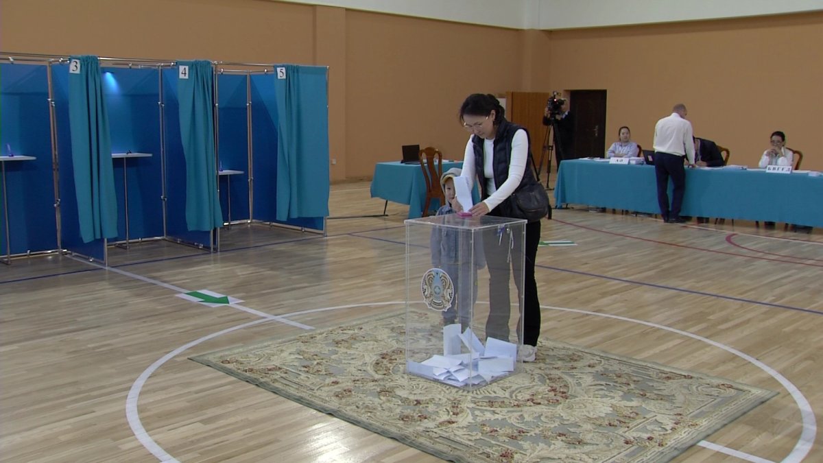 "Конституцияны сыйлап, бағынып, сана-сезімімізге сіңірсек көп мемлекеттің алдына шығамыз", - саясаттанушы