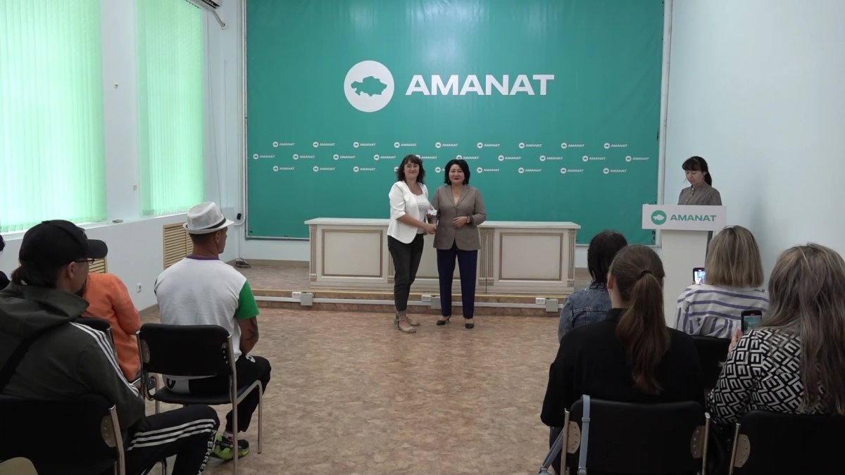 В День Конституции в ряды "AMANAT" вступили сразу 100 устькаменогорцев