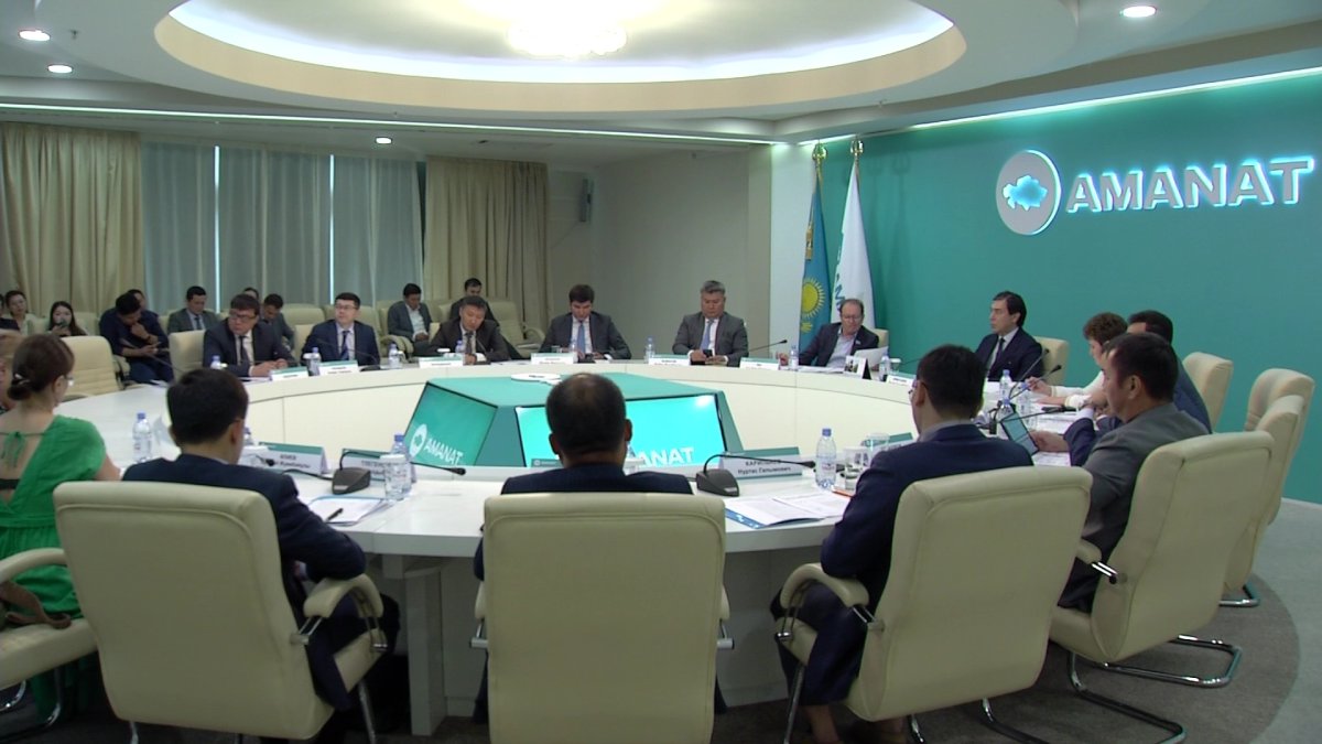 "AMANAT" партиясында солтүстік өңірлердегі экономиканы дамытудың өзекті мәселелері қаралды