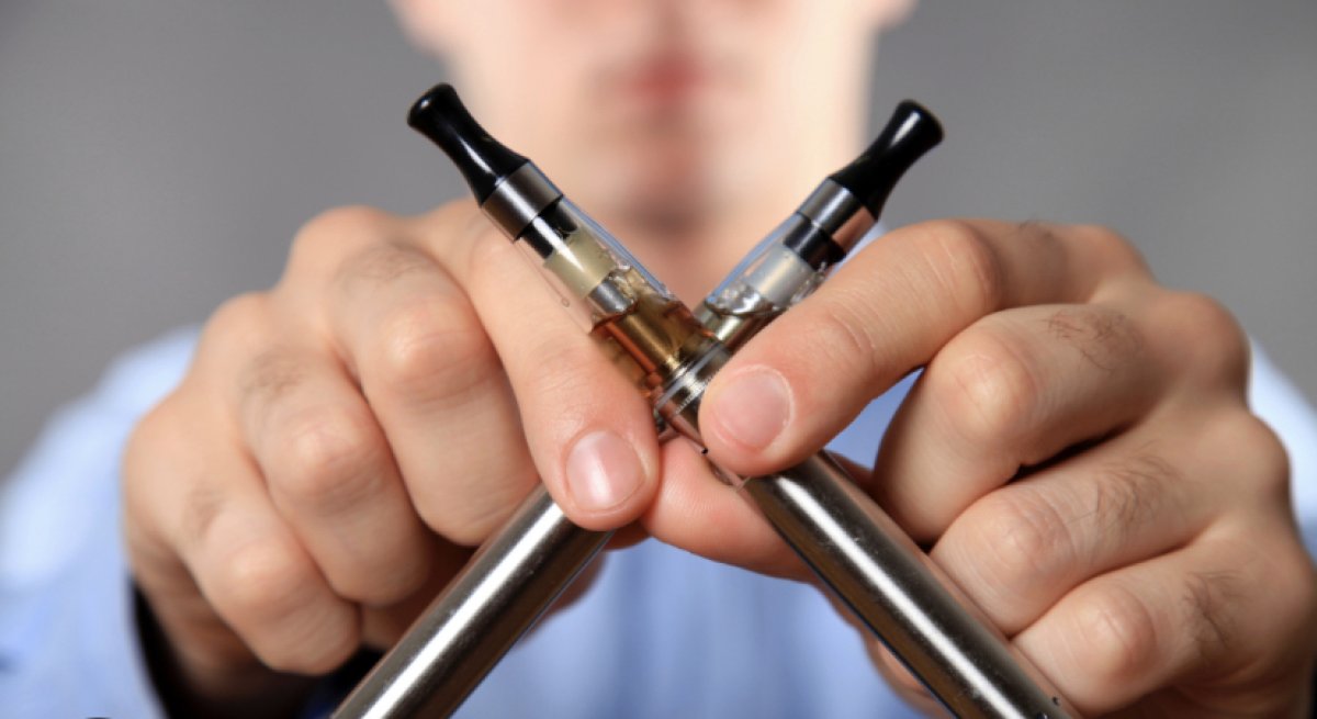 Электронные сигареты запретили перевозить в багаже самолета