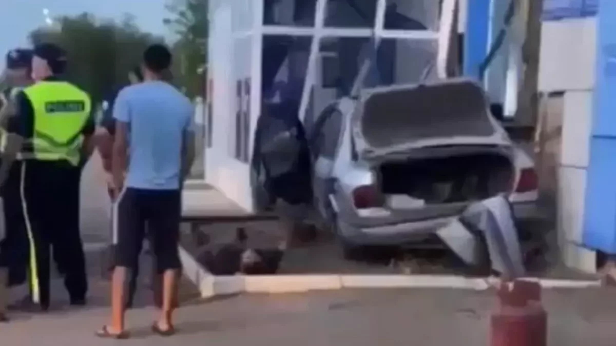 Аялдама мен дүкенге соғылды: Ақмола облысында көлік ұрлаған ер адам жол апатына ұшырады