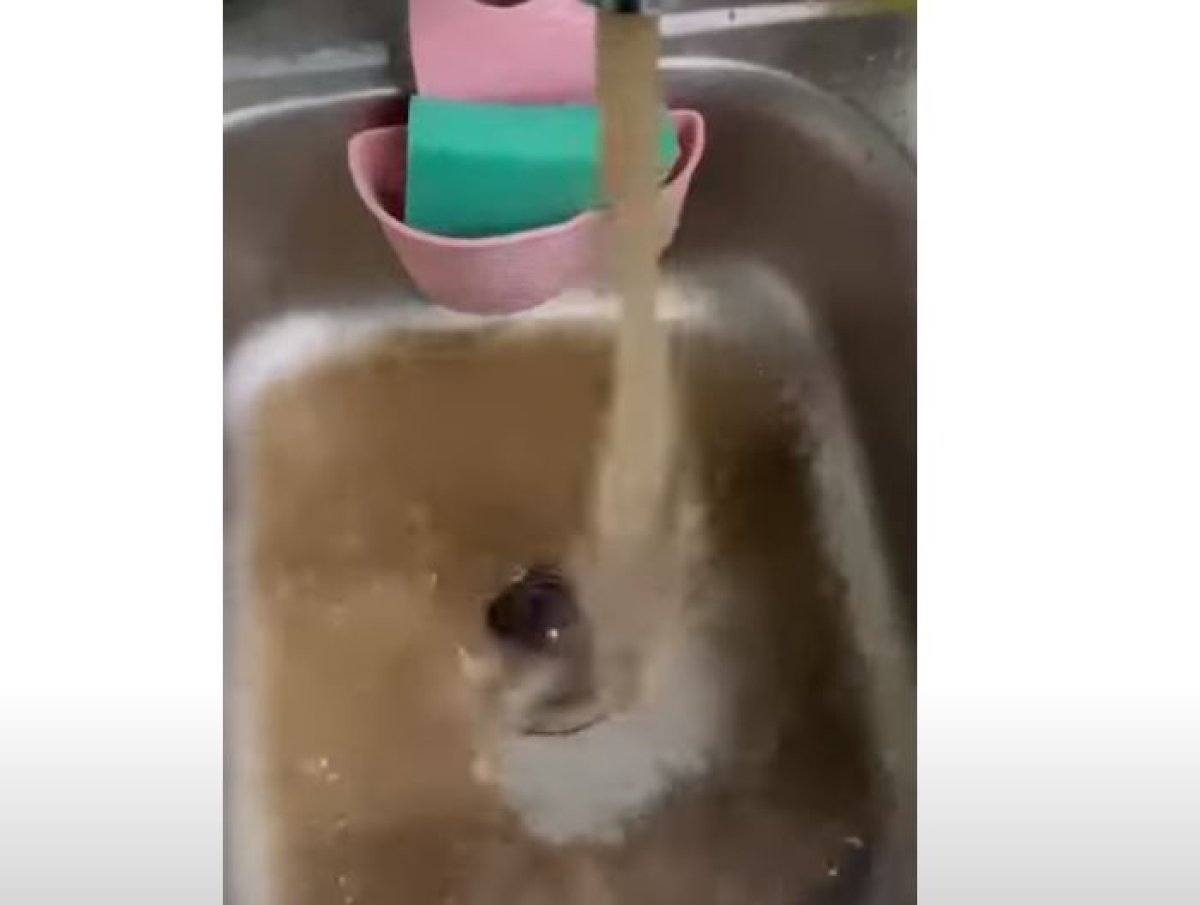 Жители Туркестанской области пьют воду с песком и глиной