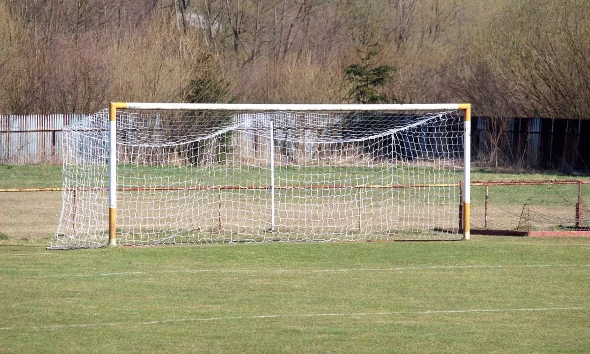 Астанада үстіне футбол қақпасы құлап кеткен 10 жасар бала көз жұмды
