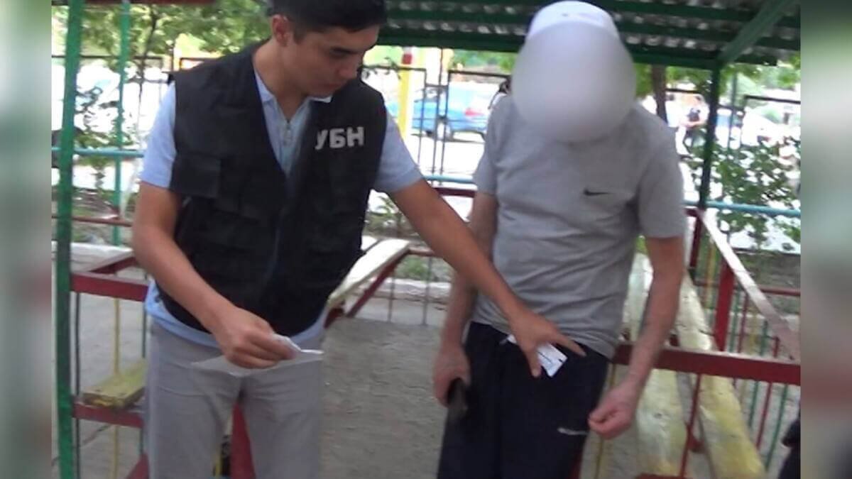 Таразда 45 жастағы ер адамнан аса ірі мөлшерде героин табылды