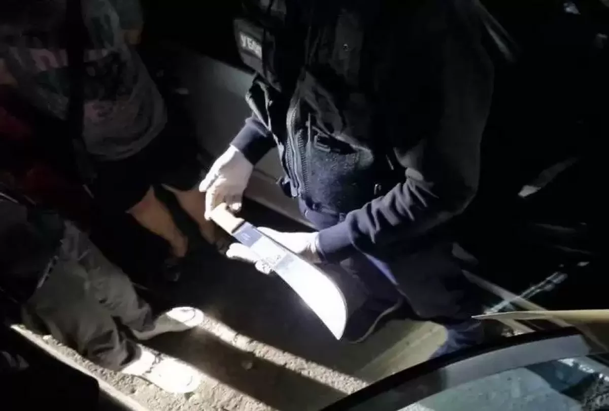 Өскемен тұрғынының көлігі мен ақшасын тартып алған екі адам ұсталды