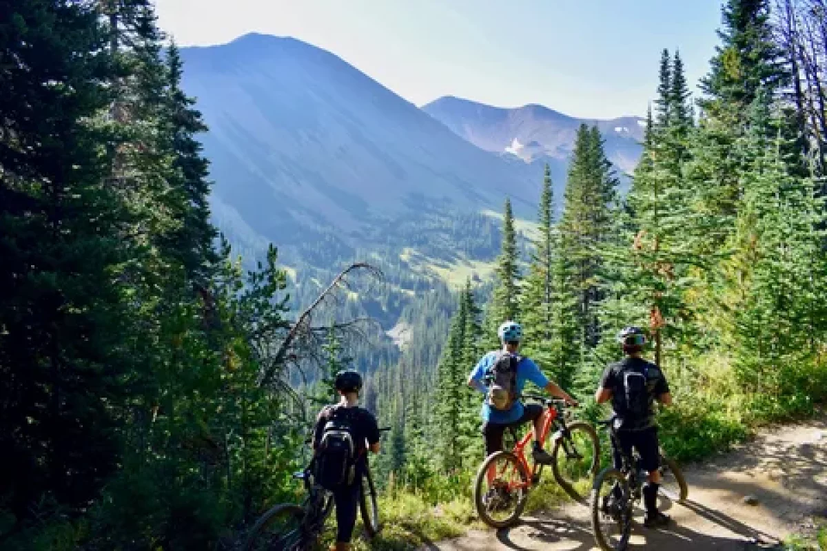 Тоқаев: "Еліміздің туристік әлеуетін пайдалану керек"