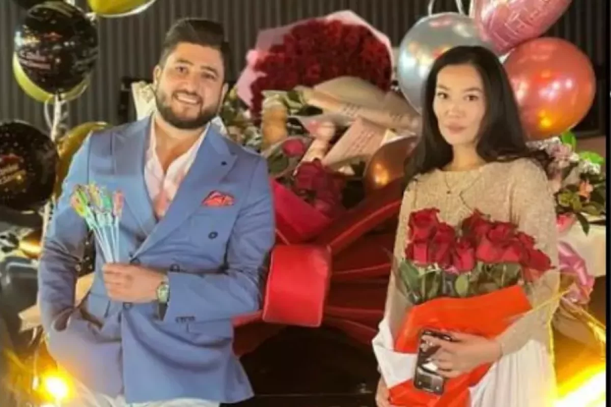 Әнші Әбдіжаппар Әлқожа жарына су жаңа көлік сыйлады