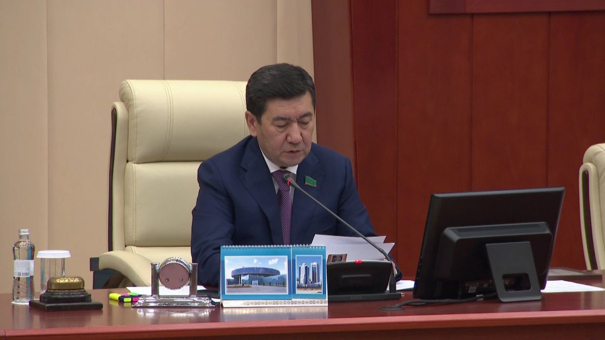 "Біздің мақсатымыз-жолдауда айтылған міндеттердің заңнамалық деңгейде сапалы және жедел орындалуын қамтамасыз ету",-Е. Қошанов