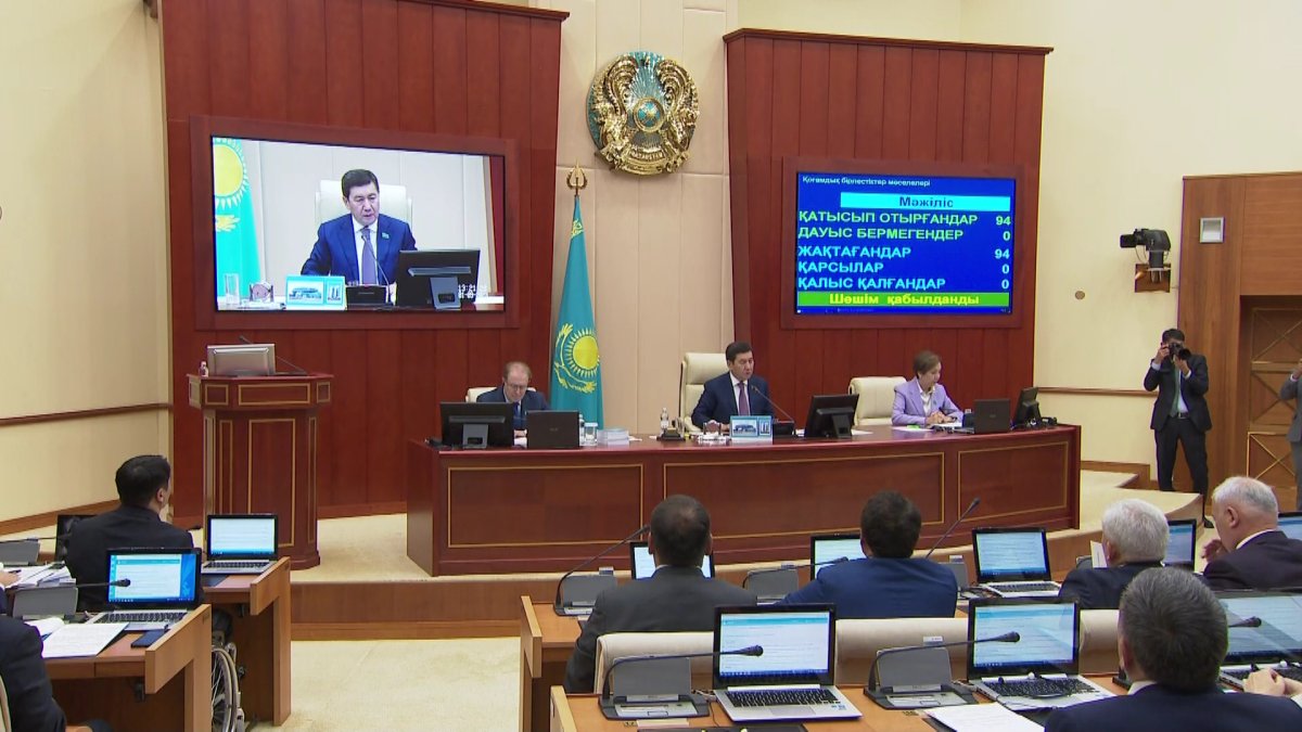 Предстоит принять новые Налоговый и Бюджетный кодексы,- Е. Кошанов