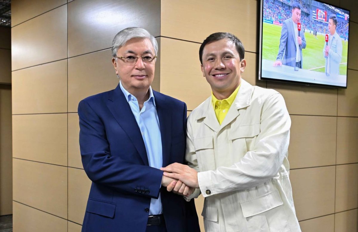 1:0 в нашу пользу: Токаев и Головкин болеют за наших на матче Казахстан - Северная Ирландия