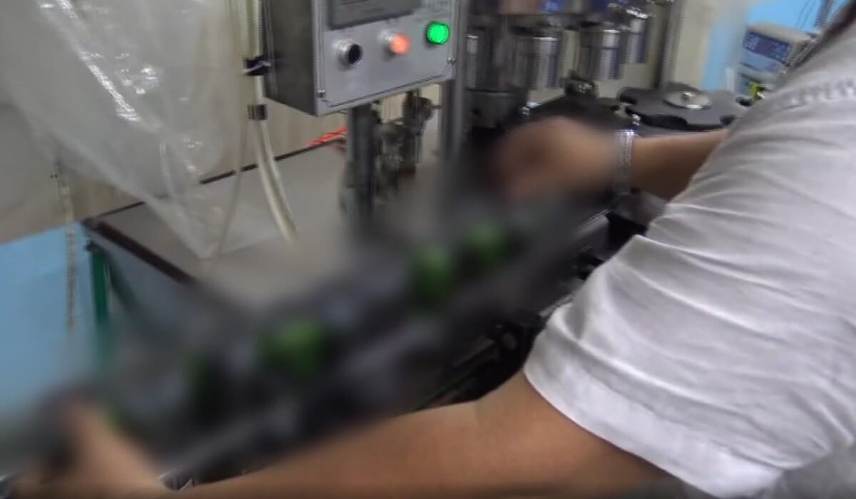 Шымкентте адам өміріне қауіпті жасанды энергетикалық сусын өндіргендер ұсталды