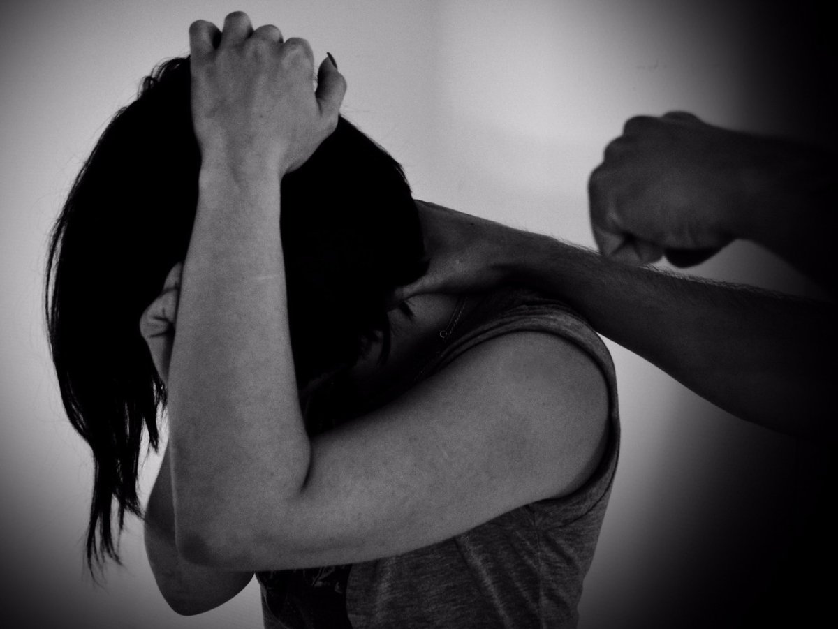 Сожитель сломал ребро возлюбленной в Акмолинской области