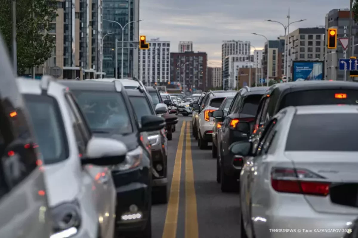 Жеңіс Қасымбек Астанадағы көлік кептелісі мәселесі қалай шешілетінін айтты