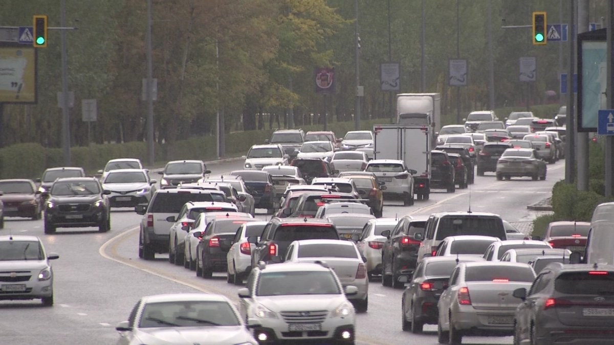 "Күні бойы кептелісте тұрамыз", - тұрғын