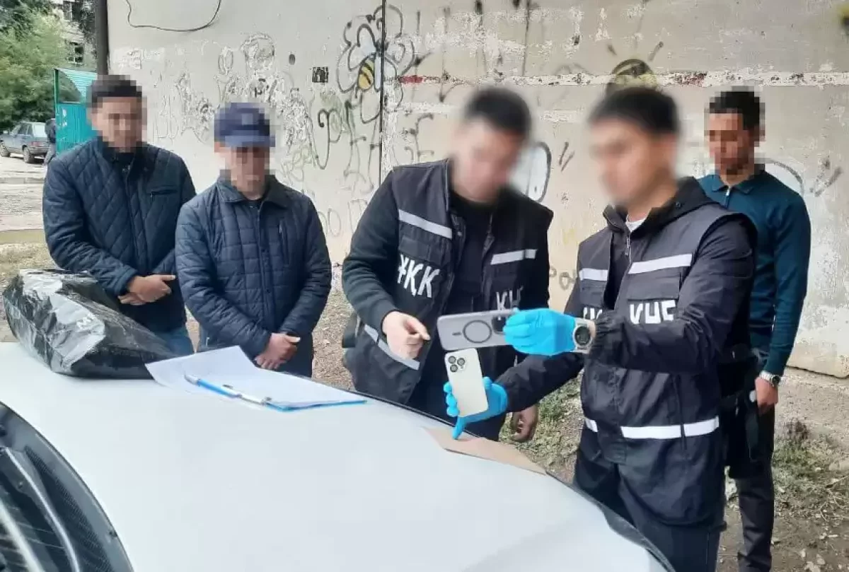 Ақтөбе облысында шетелден заңсыз жұмыс күшін тарту үшін шенеунікке пара берген адам ұсталды