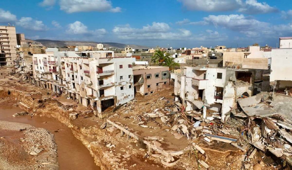 Ливиядағы су тасқыны: 500-ден астам адам үйінді астынан құтқарылды