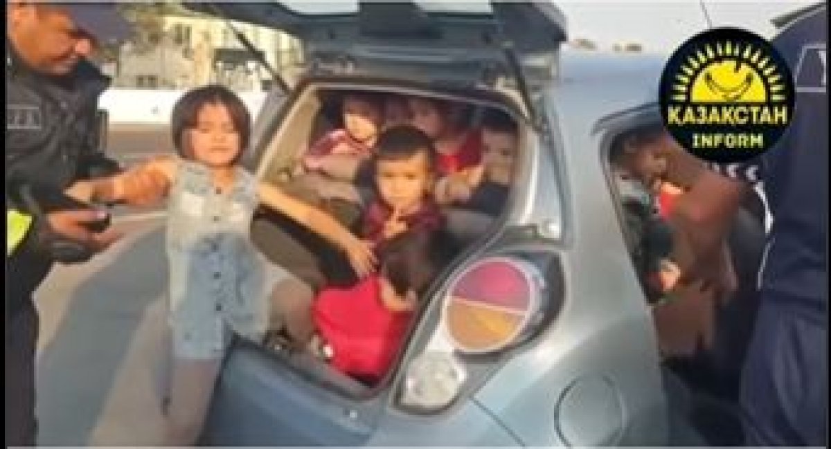 Невозможное возможно: женщина в Узбекистане перевозила в малолитражке 25 детей
