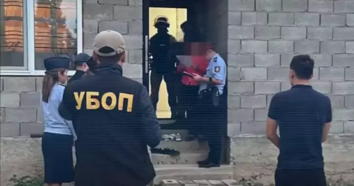 Атырау облысында әйел туған сіңлісін жезөкшелікпен айналысуға мәжбүрлеген