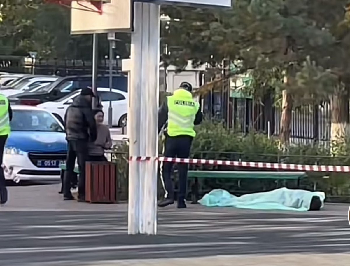 Тело женщины нашли на детской площадке в Астане