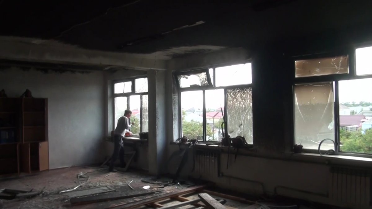 Тараздағы мектепте жарылыс болып, үш адам 3-қабаттан секіріп кеткен