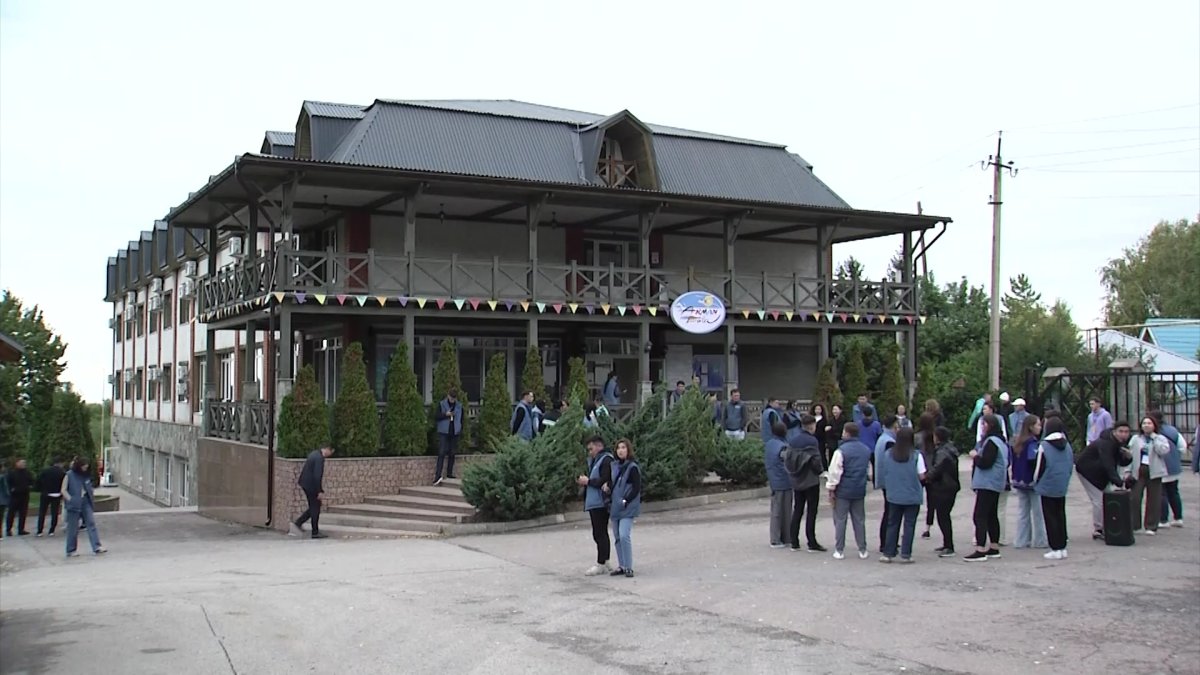 Молодежно-политический лагерь начал работу в Алматинской области.