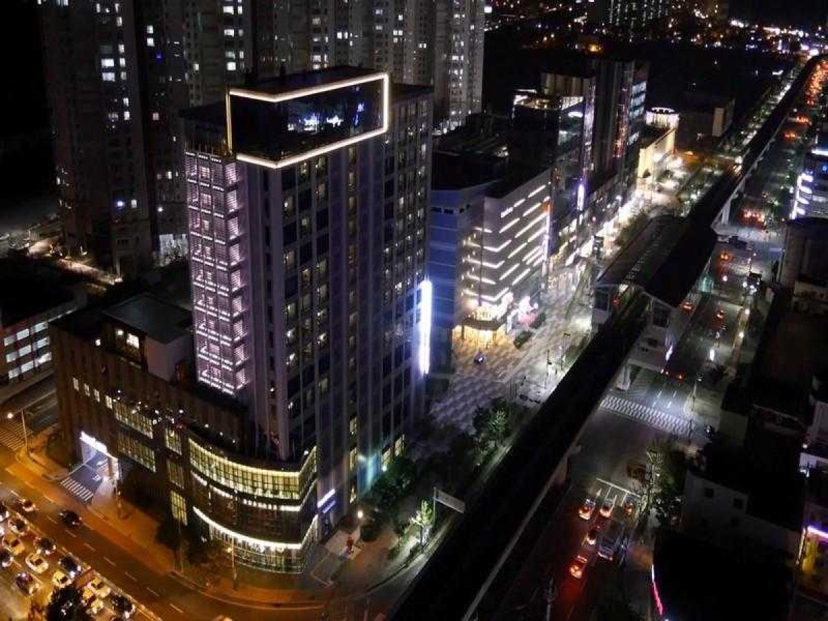 Казахстанский рабочий разбился на стройке высотки в Южной Корее