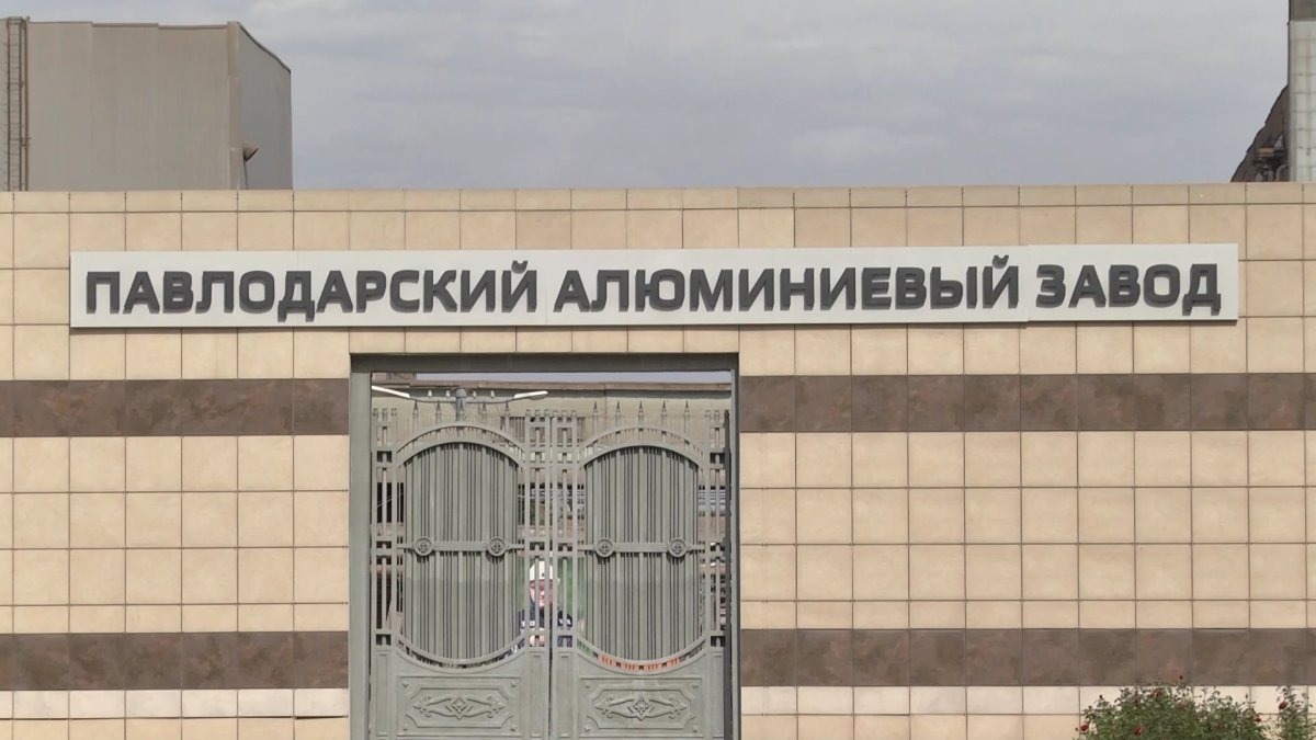 Работницу залило щёлочью на алюминиевом заводе в Павлодаре