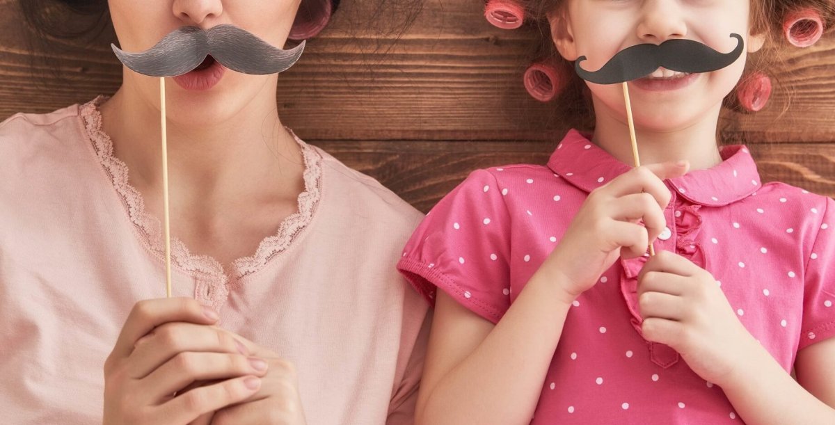 Женщина переоделась в свою мать, чтобы украсть деньги с ее счета