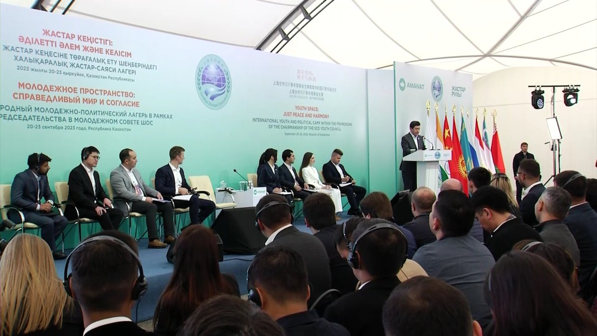 Ерлан Қошанов ШЫҰ аясында өтіп жатқан жастар лагерінің қатысушыларымен кездесті