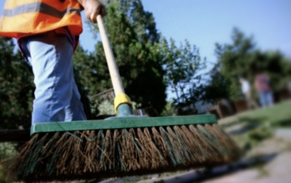 Грозился выкинуть новорожденную дочь из окна: горе-отцу назначили 120 часов общественных работ