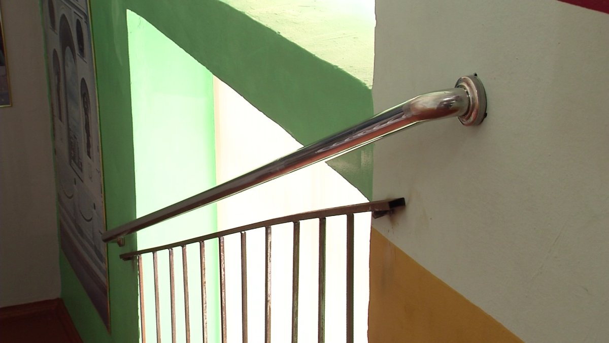 Астанада оқушы баспалдақтан құлап кетті: оқиғаға қатысты қылмыстық іс қозғалды