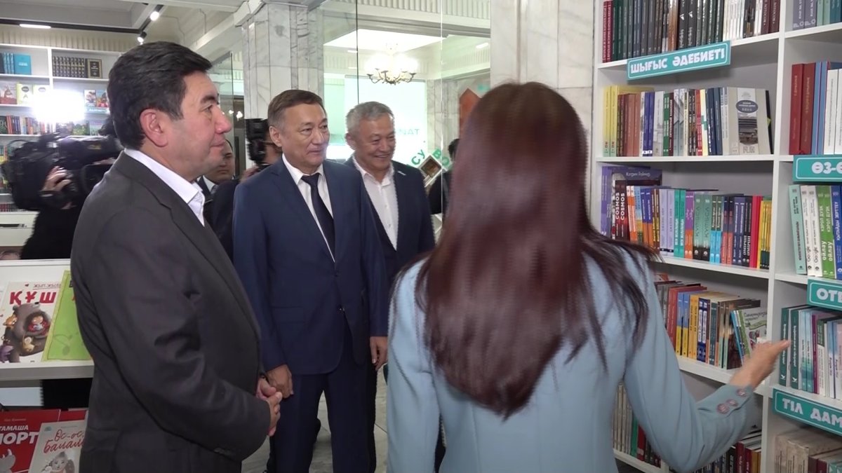 Во всех региональных филиалах партии «AMANAT» откроются книжные магазины