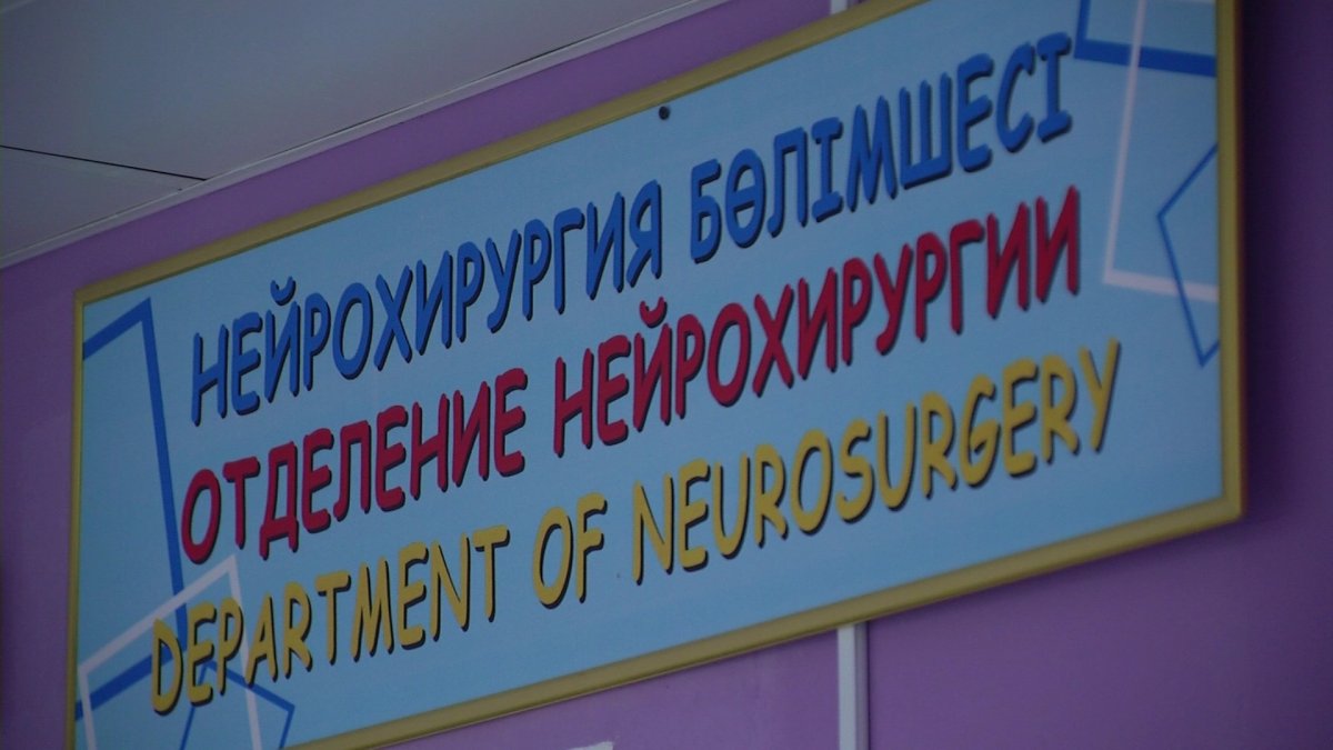 Ребенок едва не погиб при падении со школьной лестницы в Астане: директор уволен