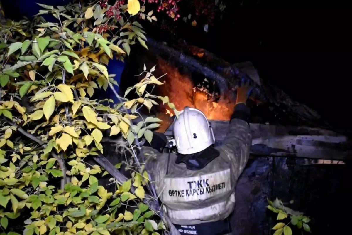 Страшный пожар в СКО: погибли женщина и двое детей