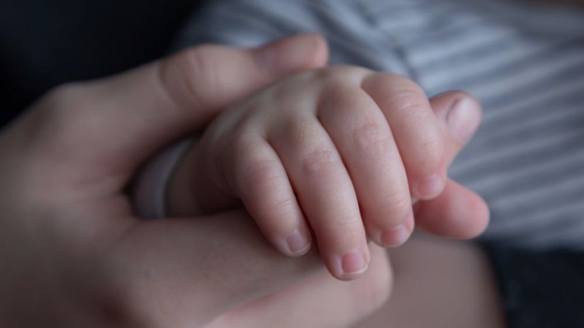 Қырғызстанда күйеуінен ажырасқан келіншек үш баласын сатып жіберген